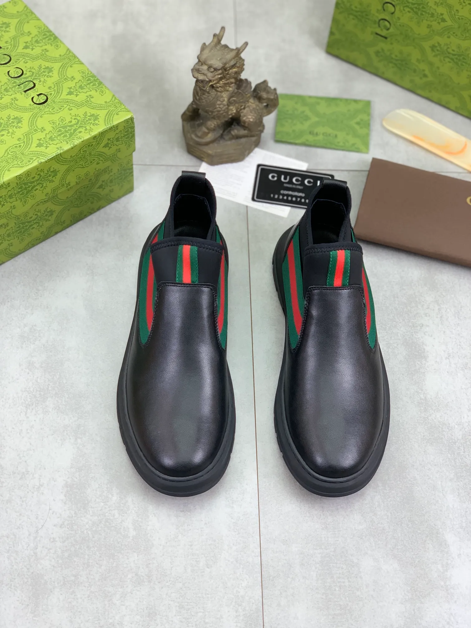 Men's shoes 💰P480 new style, sheepskin and velvet lining, new Gucci (Gucci) high-tops are on the market, new men's shoes, 😘fabrics are selected from original imported calfskin. Soft sheepskin lining and warm fleece lining. The original version is awesome! 👍🏿Original open-molded non-slip PU outsole, with exquisite lines, simple and elegant, super comfortable and classy on foot, suitable for leisure travel. Code number:38-44